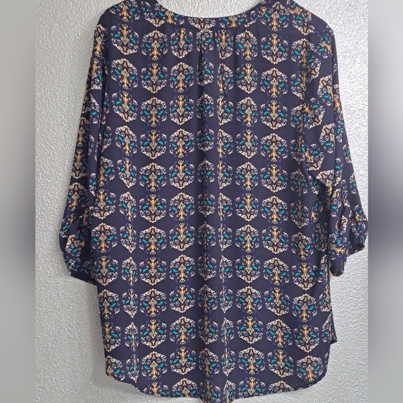 Valerie Stevens Open V-Neck Blue Printed Blouse   Size 1X - Picture 9 of 11